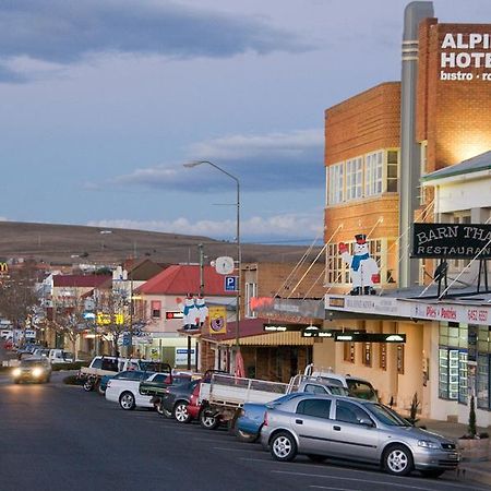 The Alpine Hotel クーマ エクステリア 写真