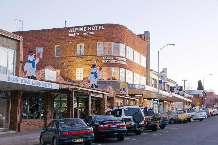 The Alpine Hotel クーマ エクステリア 写真