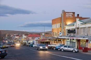 The Alpine Hotel クーマ エクステリア 写真